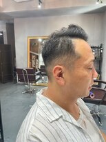 ハウル(Howl)&nbsp;フェードカット/横分け/ライン/アップバング