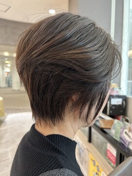 ヘアーアンドビューティーショップ エボルティー(hair&beauty shop EvoLuty) シャープなショートスタイル