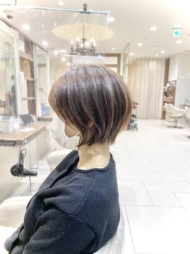 アッシュ 大泉学園店(Ash) 多毛の広がりも収めるショートカット【Ash大泉学園　横山】