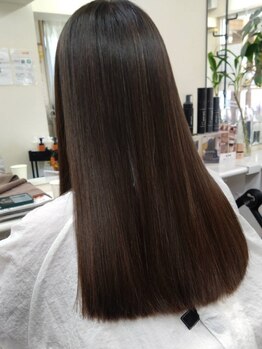 髪質に合わせた施術で、自然なストレートヘアが叶う☆思わず触れたくなるような艶髪に仕上げます。