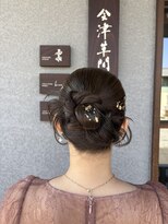 棗&nbsp;田辺／金箔を散らした低めシニヨン