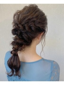 ビーワールド(B WORLD) 編みおろし　ゆるふわお呼ばれアレンジ【藤枝/髪質改善/カラー】