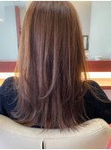 レイヤーが入ったくびれ外ハネセミロング