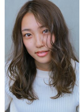 スリーアン(THREE ann.) 大人カワイイ　小顔　無造作カール