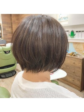 マーリエナル(MALIE NALU) ショートボブ