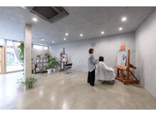 アン(anne)の雰囲気（開放感のある店内）