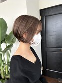 透明感ベージュ×ショートボブ