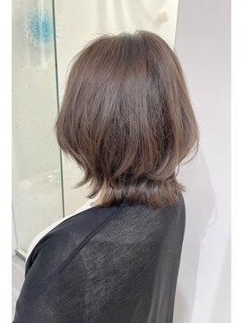 シャメル(Chamel) 丸み外ハネウルフレイヤー◇グレージュ