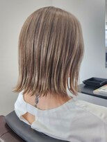 フープヘアー(HOOP.HAIR)&nbsp;ホワイトミルクティーベージュ×切りっぱなしボブ