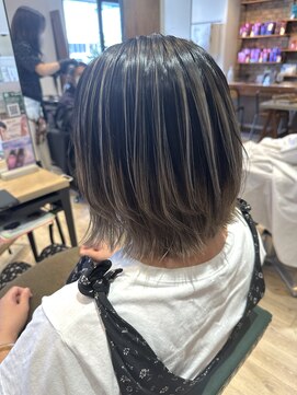 サラ(sarah) ホワイトシルバーバレイヤージュ