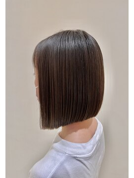 ラソニシカサイ(Lazo nishikasai) 切りっぱなしぱっつんボブ