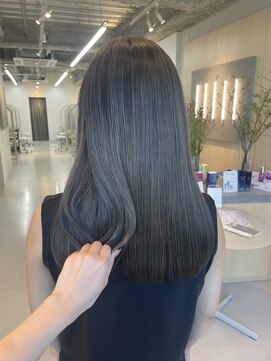 シダ(sida SAIIN) 20代30代アッシュウルツヤ髪