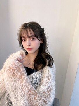 エル 北千住(elu) ガーリーレイヤー_カーキグレージュフェザーバング