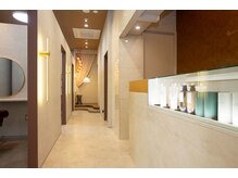 心と髪を整える、静かなプライベートサロン