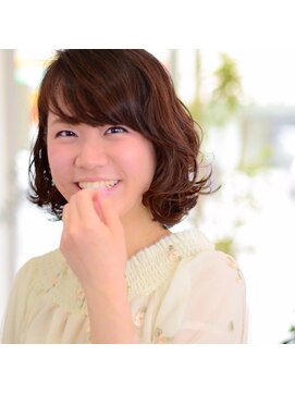 アリシア(ALICIA) 大人可愛いウェーブボブ