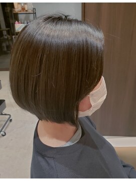 ミューテ(Mu-te) きれいでナチュラルなカーキアッシュ