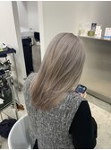 ホワイトグレージュ
