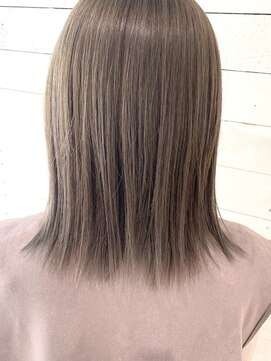 ルノン シェリー(LUNON cheliy) ミルクティーベージュ/ダブルカラー/切りっぱなしボブ