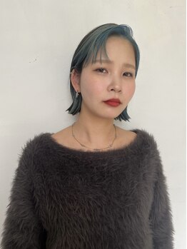 ヤエ 松山(YAE)の写真/日常がときめく大人ならではの、ハイセンスなダブルカラーを。