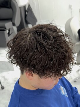 シーン(scene) 波巻きパーマ×縦落ち×メンズマッシュ【広島】