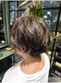 ダークアッシュブラウンハイライトカラー丸みショートボブ