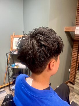 スタンドバーバー 柏(STAND BARBER) リバースセンターパート/ニュアンスウルフ/ダウンバング/柏