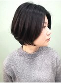 大人可愛いセンターパート黒髪小顔マッシュショートボブ
