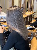 ラグーン(LAGOON)&nbsp;バレイヤージュグレージュハイライトダブルカラーケアブリーチ