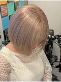 14493ホワイトブロンドアッシュインナーカラーハイトーンボブ