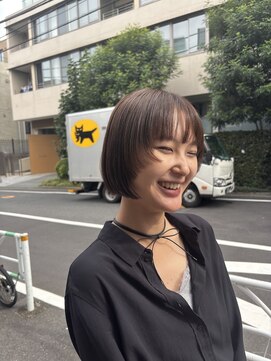 スタンド(stand) 顔周りにデザインを入れたミニボブ