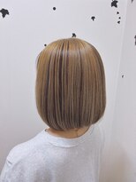 ディスタ(Dista) 立体ツヤで魅せる大人ハイライトボブ