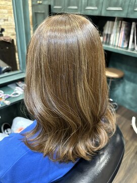 ハイライトベージュカラー ミディアム レイヤーカット