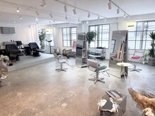 アノーテ(A'NOTE)の雰囲気(広めの店内でゆったりとお過ごし下さい)