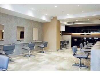 Euphoria 新宿通り　レイヤー/ウルフ/韓国ヘア/顔周りカット【ユーフォリア】