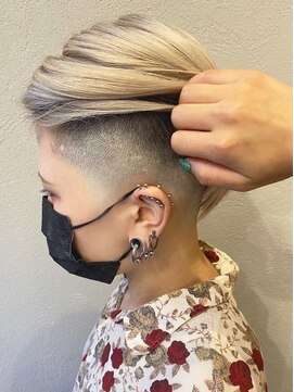 ビンゴ(BINGO) ba715プラチナカラー刈り上げボブブリーチオンカラーミニボブ