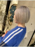 ホワイトブロンド　ショートボブ