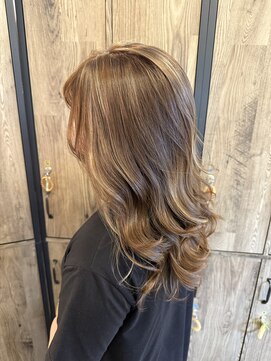 ミネルヴァ(Minerve) 透明感×ハイライトツヤ感たっぷりの柔らかベージュカラー