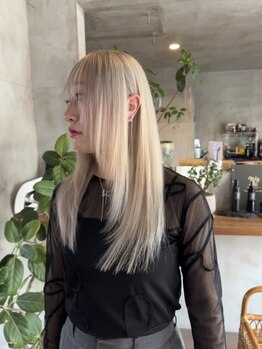 トイトイトイ(toi toi toy)の写真/髪質や骨格に合わせた顔周りのこだわりカットで横顔から美人に◆やわらかい雰囲気と抜け感を演出します♪