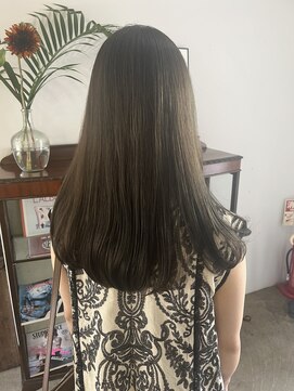 ヘアーアイストゥーレ(HAIR ICI TRE) オリーブ　ベージュ　グレージュ　ブリーチなし　担当阿知波