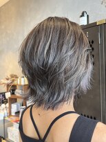 アチーブリス(achieve Liss)&nbsp;グレージュ暗髪+グレイバレイヤージュ くびれショートボブ