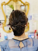 美容室 ティンカーベル シニヨンヘア