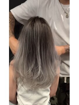 カルフール ロコ 草加西口店(Carrefour LOCO) ホワイトエアタッチバレイヤージュ