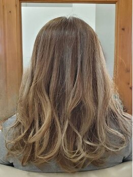 ブリリアンス(BRILLIANCE)の写真/コテで巻いたような柔らかい仕上がり*理想のパーマが持続するから毎日が楽しい♪お気軽にご相談ください◎