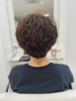 ヘアポジションにかほ&nbsp;くせ毛を生かしたショートスタイル