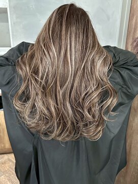 アポロ 横浜駅店(apollo) xバレイヤージュ/ホワイトグレージュ/レイヤーカット