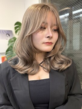 サンク 原宿 表参道(cinq) ヘーゼルグレージュミディアムレイヤーボブワイドバング