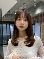 ファルベ(Farbe)&nbsp;大人ガーリーダークアッシュ似合わせカットメディアムレイヤー