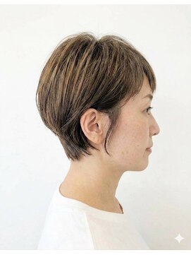 チチョ(chicho) 40代丸みショート//40代白髪活かし//クビレ感//大人ショート