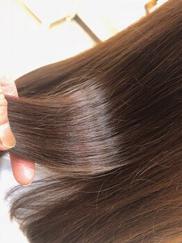 ヘア プロデュース ファム(Hair Produce Fam)の写真/柔らかい質感の"半熟ストレート"でツヤサラ美髪へ…1人1人の髪質に合わせてしっかりケア♪