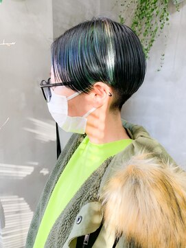 テトヘアー(teto hair) ターコイズグリーン、刈り上げショート、ハンサムショート